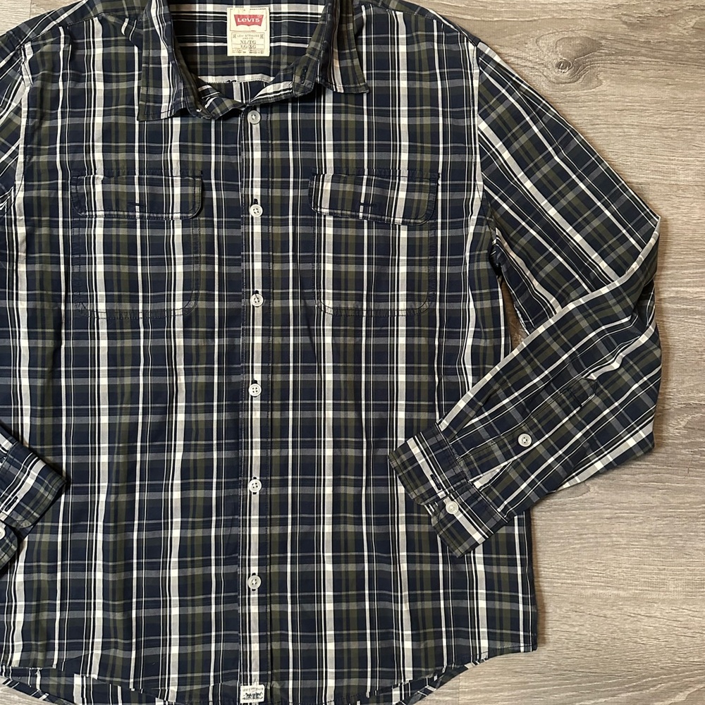 •LEVI• BUTTON UP - Picture 5 of 6